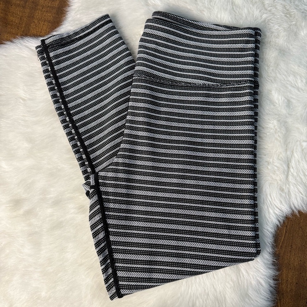 Zyia Black White Textured Stripe Leggings